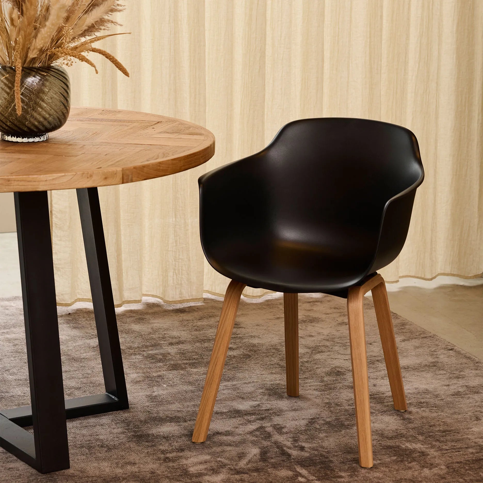 Enna Esszimmerstuhl mit Holzbeinen